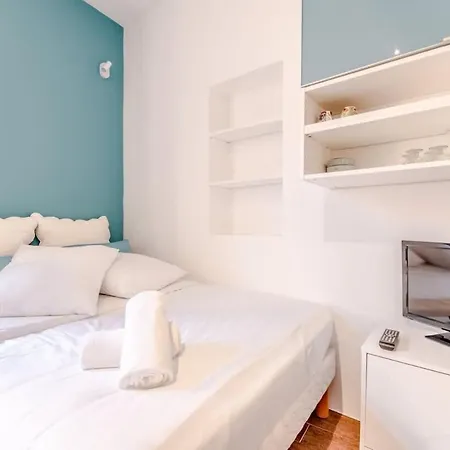 Comfortable Near St-tropez Port *